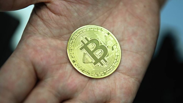 En septembre 2021, le bitcoin tournait autour de 45'000 dollars, puis, en novembre, il a atteint 68'000 dollars, mais après une chute vertigineuse, il se négocie actuellement sous les 20'000 dollars (archives).