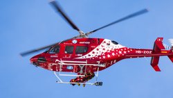 Les secouristes, dépêchés sur place à bord d'un hélicoptère d'Air Zermatt, n'ont rien pu faire pour le skieur (archives).