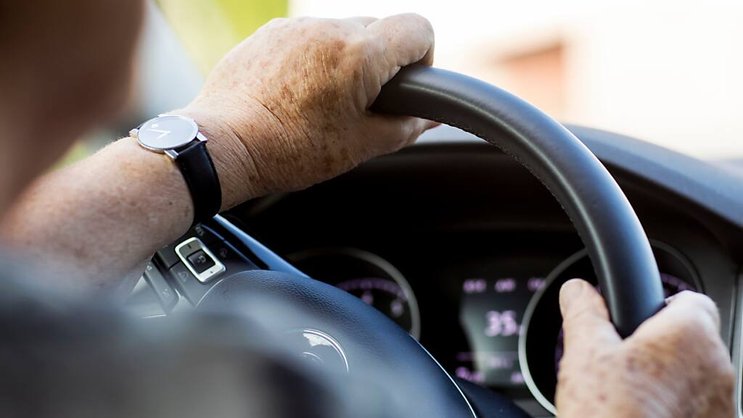 Les conducteurs de certains véhicules pourront lâcher les mains du volant sur l'autoroute dès le 1er mars (image prétexte).