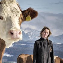 A Corcelles-le-Jorat (VD), l’agricultrice Anne Chenevard, présidente de la coopérative Fairswiss.ch, constate une demande accrue de produits frais et locaux de la part des consommateurs.