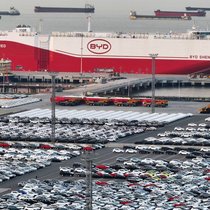 Inauguré en avril dernier, le tout nouveau navire roulier BYD Shenzhen, d’une capacité de 9200 voitures, est le plus grand jamais construit.