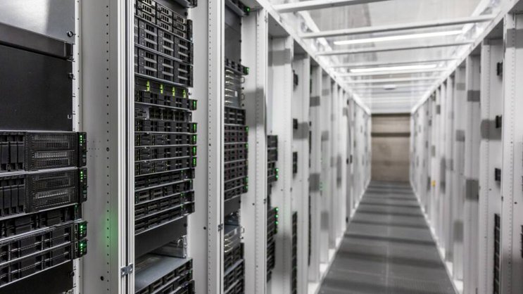 La Commission européenne a ouvert deux enquêtes qui visent à établir si Amazon Web Services et Microsoft Azure, numéros un et deux du secteur, doivent être soumises aux obligations du règlement européen sur les marchés numériques (DMA) (archives).