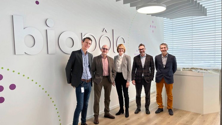 De g. à dr.: Pierre-Jean Wipff, Nasri Nahas, Katharina Gasser, Sébastien Mégevand et Olivier Philippe lors de l'annonce du partenariat avec Roche.