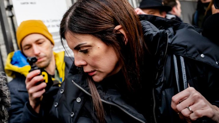 Jessica Moretti est arrivée vers 8h30 au Ministère public, devant se frayer un chemin entre les journalistes et photographes présents.