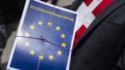 Les élites interrogées se montrent nettement plus favorables au dernier paquet d'accords entre la Suisse et l'UE que la population, encore indécise, selon le sondage publié par Le Temps à l'occasion du Forum des 100 (Photo d'illustration).