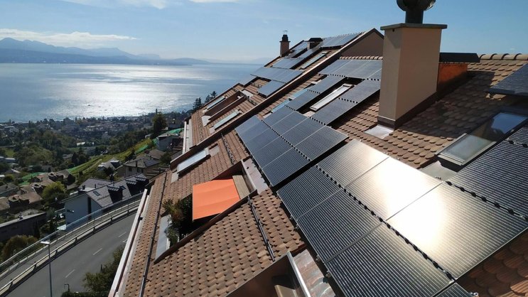 Younergy Solar est le plus grand propriétaire de centrales solaires photovoltaïques de Suisse par le nombre de sites que la société gère, soit plus de 480 projets solaires en exploitation.