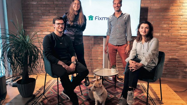 De g. à dr.: Christophe Zbinden, Agathe Schwaar, Patrick Odoni, Anna Sarkissova et Retsuko, la mascotte.