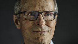 Anticiper les crises, constituer des réserves et maintenir les investissements dans l’innovation: Carl Elsener, CEO de Victorinox, y voit les fondements de la résilience de l’entreprise.