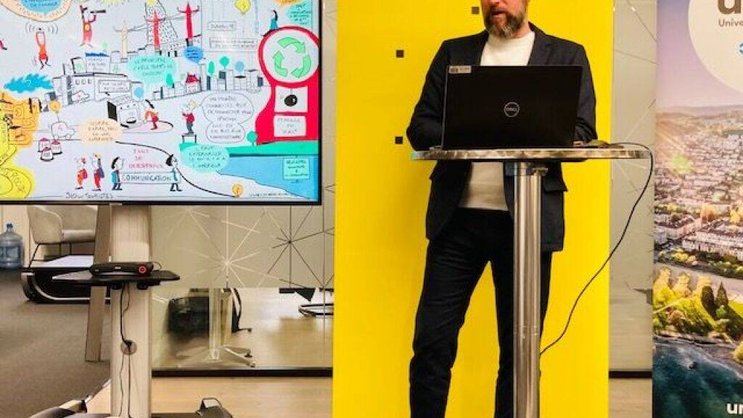 La Ville de Neuchâtel, ici avec le conseiller communal Didier Boillat, en charge du développement technologique, privilégie une stratégie "Smart City" à "taille humaine".