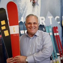 Mécène de longue date du fabricant d’articles de sport Scott, Beat Zaugg doit céder ses actifs à l’actionnaire majoritaire, le groupe coréen Youngone. Ce scénario s’inscrit dans un contexte plus que tendu pour l’industrie du vélo.