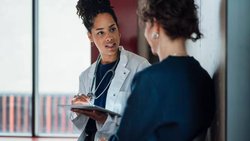 Le secteur médical manque de personnel qualifié, mais il est difficile d'y accéder de manière transversale en raison des connaissances préalables requises.