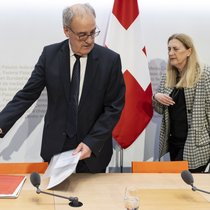 La Suisse du président de la Confédération Guy Parmelin et de la secrétaire d'Etat Helene Budliger Artieda et des dizaines de pays vont faciliter l'accès des PME aux marchés numériques mondiaux.