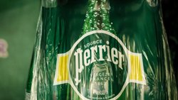 Nestlé Waters & Premium Beverages, qui produit en France les eaux Perrier, Vittel, Contrex ou encore Hépar, conteste "fermement" les demandes d'UFC-Que Choisir, "notamment les allégations mettant en cause la sécurité alimentaire des produits".
