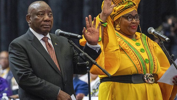 Le président sud-africain Cyril Ramaphosa a prêté serment comme membre du parlement vendredi matin. Il devrait être réélu à la tête du pays.