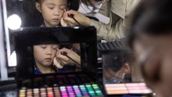 Les enfants et adolescents sont un public sensible pour ce qui relève des achats compulsifs de maquillage (archives).