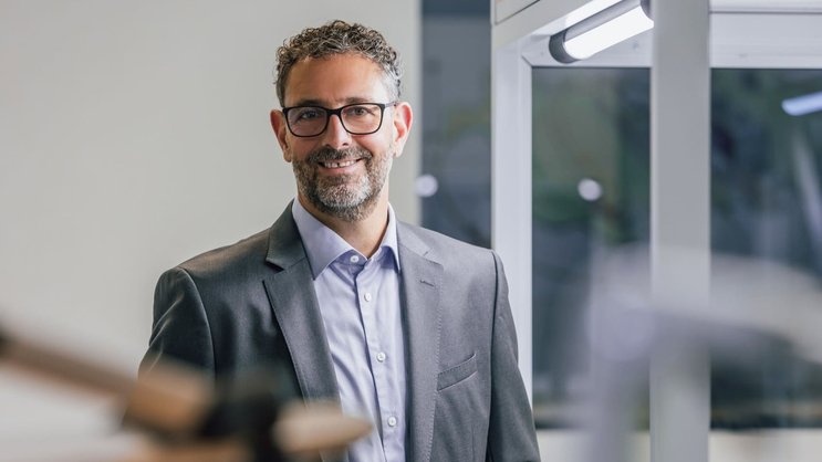 En tant que nouveau président bilingue de la holding, Roland Zaugg veut discuter de transmission d’entreprise avec les patrons de ce côté de la Sarine.