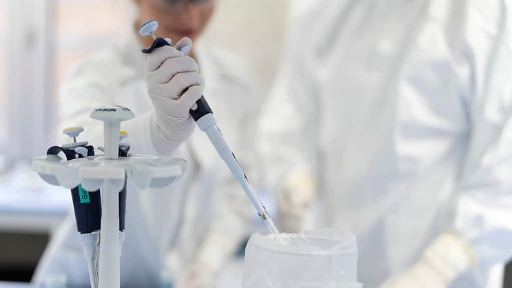 La branche de la chimie et de la pharmacie, plus important contributeur au commerce extérieur de la Suisse, a vu ses exportations reculer de 2,3% en août (archives).