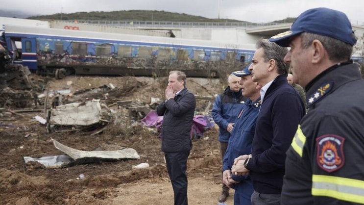 La collision de trains meurtrière en Grèce serait due à une erreur humaine, a affirmé mercredi le Premier ministre Kyriakos Mitsotakis.