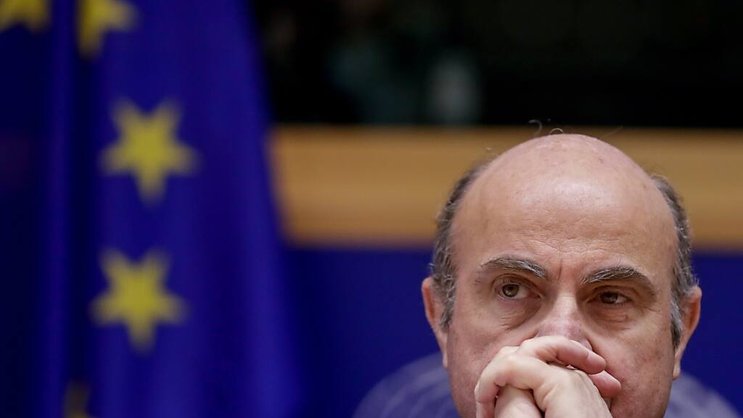 Selon le vice-président de la Banque centrale européenne (BCE) Luis de Guindos, la fin de l'année et le début de la suivante offrent "une combinaison très difficile de faible croissance économique". (archives)