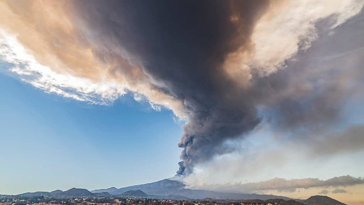La fumée et les cendres sortant de l'Etna ont nécessité la fermeture de l'aéroport de Sicile (Photo d'archives).