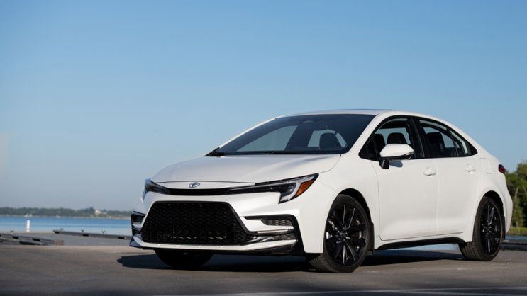 Le constructeur automobile japonais Toyota, numéro un mondial, a relevé vendredi ses prévisions de bénéfice net et de chiffre d'affaires pour son exercice 2025-2026.