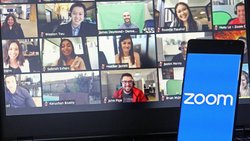 Des entreprises et des organisations recommandent désormais à leurs employés de ne pas se servir de l'application californienne Zoom, fortement critiquée pour ses failles sécuritaires.