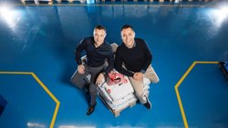 Christophe Jacot (à gauche) et Raphaël Hatem sont respectivement président et directeur du Swiss Polymers Cluster. Basée à Fribourg, l’association regroupe 109 PME et fêtera en janvier ses 20 ans d’existence.