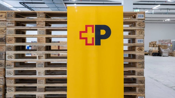 Plus de colis, moins de lettres et coûts croissants, annonce mardi la Poste après les trois premiers trimestres 2025. (archives)