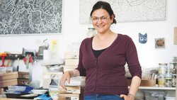 Adriana Cavallaro erpétue depuis Lausanne la tradition millénaire de la mosaïque.