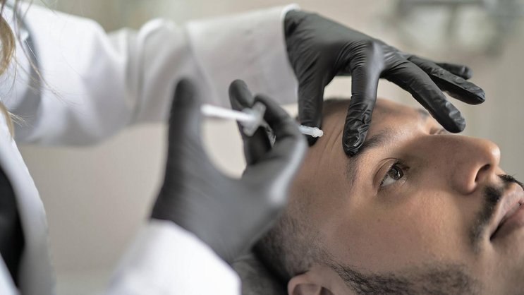 Les hommes représentent une part de 10% des clients dans la chirurgie esthétique et de 20% dans les soins esthétiques.