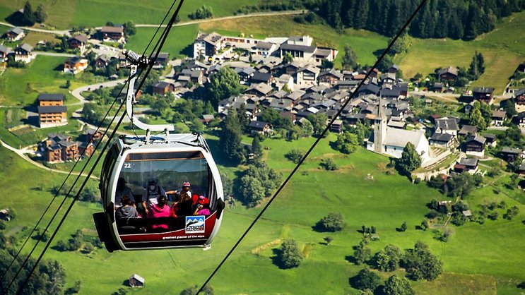 Sur un an, c'est cependant en Suisse centrale que la hausse est la plus spectaculaire, de 25% en nombre de passagers et de 63% pour les recettes. (KEYSTONE/Jean-Christophe Bott)