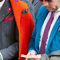 Des cravates multicolores à la Fashion Week de Milan: ce que les Italiens montrent en matière de mode est souvent suivi avec un certain retard en Suisse.