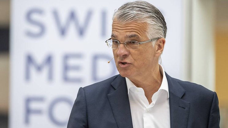 "Je dois faire de la 'Realpolitik'. Je prends des décisions sur la base de faits, pas sur la base d'émotions ou de nostalgie", a dit vendredi au Swiss Media Forum à Lucerne le patron de l'UBS, Sergio Ermotti.