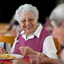 Une part importante de la population active suisse doute de sa capacité à pouvoir maintenir son niveau de vie actuel une fois à la retraite. (archive)