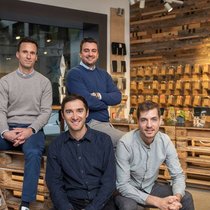 Michael Meyer (Sparrow Ventures), Lorenz Lüchinger (Sparrow Ventures), Aurel Greiner (Revendo) et Laurenz Ginat (Revendo).