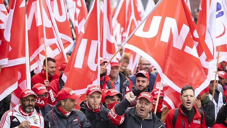 Depuis le 17 octobre, 15'000 maçons sont descendus dans les rues en Suisse pour protester contre "les exigences démesurées des entrepreneurs" (archives).