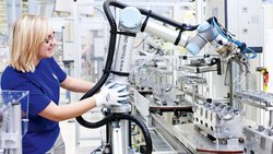 Volkswagen---Robot-collaboratif