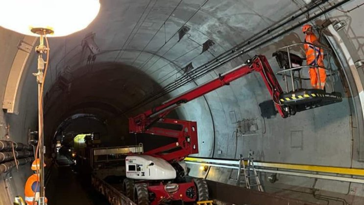 Le déraillement d'un convoi a fait de gros dégâts et entraîné la fermeture du tunnel.