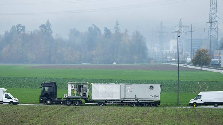 Les camions ont ainsi été relativement épargnés, alors que la demande élevée pour les voitures de livraisons a été contrariée par une pénurie de pièces. (Photo: KEYSTONE/Christian Beutler)