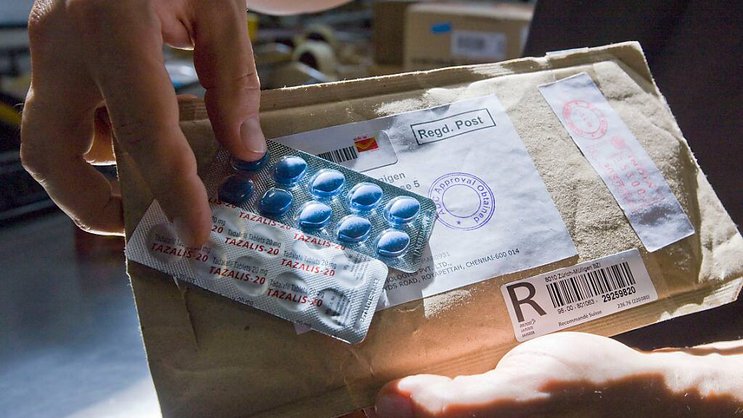 De manière générale, Swissmedic déconseille l’achat de médicaments sur Internet (photo d'illustration)