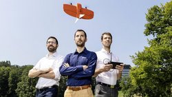Elias Kleimann, Basil Weibel et Maximilian Boosfeld (de g. à dr.) disposent d’un savoir-faire unique dans le domaine du drone.