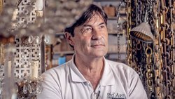 En 2013, Jacky Riesen reprend l'Atelier d'Art et se lance dans l'indépendance.