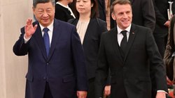 Le président chinois Xi Jinping (à g.) a recu le président français Emmanuel Macron (à dr.) à Pékin.