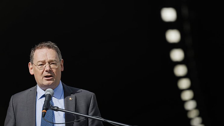 "La poursuite de la bonne collaboration entre l'Office fédéral des routes et le canton du Valais permettra de réaliser l'A9 selon les règles techniques et financières en vigueur", estime le conseiller d'Etat valaisan Franz Ruppen (archives).