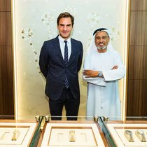 Roger Federer à l'ouverture de la plus grande boutique Rolex du monde dans le Dubai Mall: avec le marchand de montres Abdul Hamied Ahmed Seddiqi de la Seddiqi Holding.