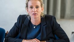 L'étude mandatée par le Département de l'économie et de l'emploi (DEE) dirigé par la conseillère d'Etat genevoise Delphine Bachmann montre que la part des rémunérations inférieure au salaire minimum s'est presque réduite de moitié deux ans après le début de celui-ci (archives).