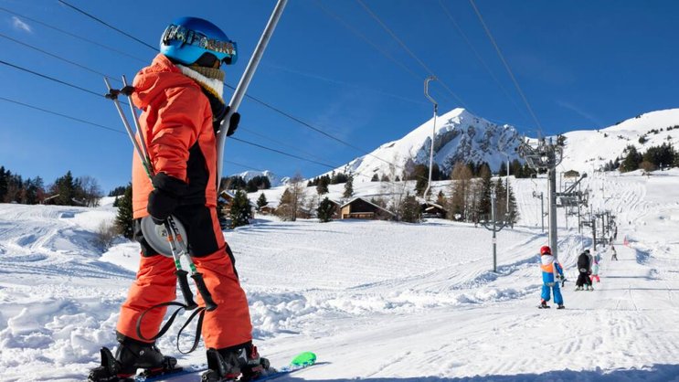 Le prix des forfaits de ski a grimpé en moyenne sur un an de 10% dans les stations suisses.