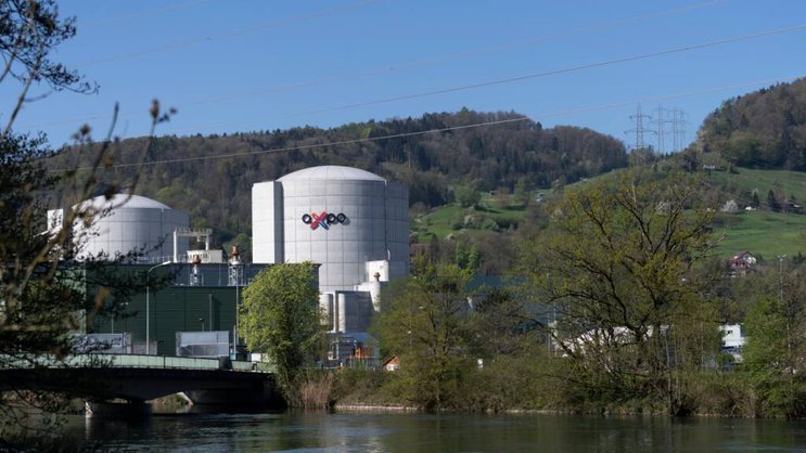 Si la température de l'Aar devait encore se dégrader, les deux réacteurs de la centrale nucléaire de Beznau (AG), qui fonctionnent à mi-puissance depuis dimanche, pourraient être mis à l'arrêt (archives).
