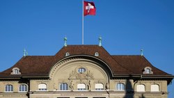 Pour les trimestres à venir, les analystes anticipent que la BNS maintiendra son taux directeur à 0%, avec toutefois des risques orientés à la baisse. (archive)