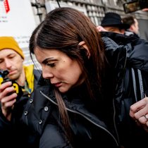 Jessica Moretti est arrivée vers 8h30 au Ministère public, devant se frayer un chemin entre les journalistes et photographes présents.